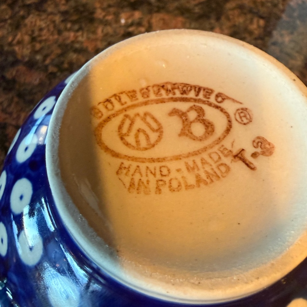 This is a Bolesławiec Polish pottery cup in the "Mosquito" pattern - Picture 4 of 4